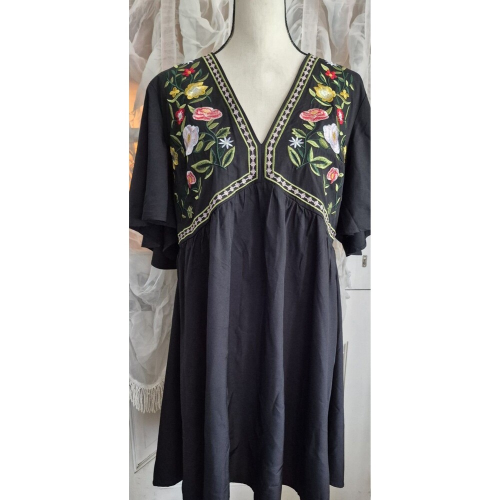 Floral Embroidered V-Neck Black Dress 2XL